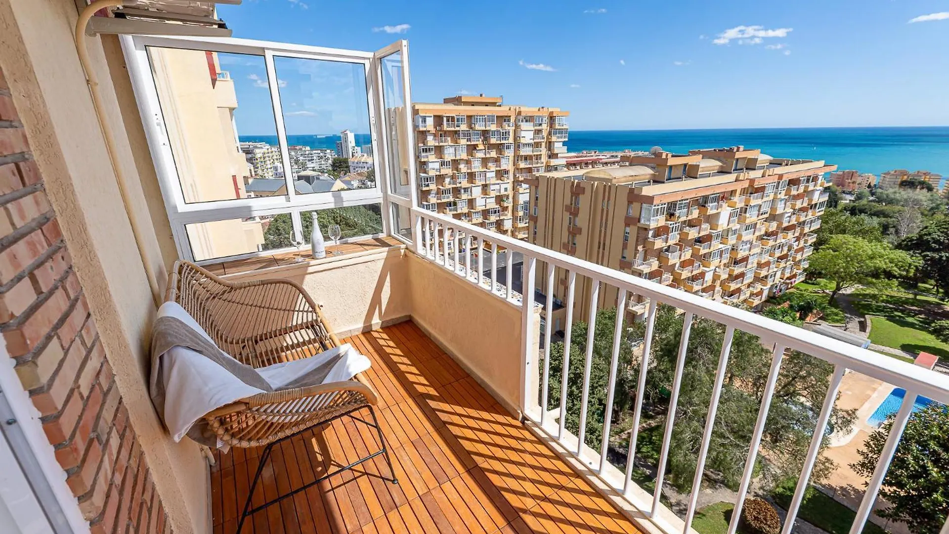Apartment 797 Holiday Rentals- Renovado Piso Con Hermosas Vistas En Iris Benalmadena